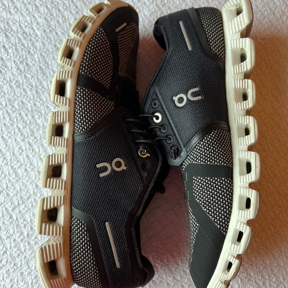 ON Cloud 5 Combo Women's Size 9.5 *USED*